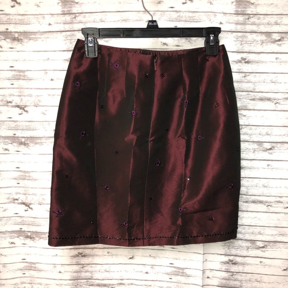 Size 2 Ann Taylor Elegant Pencil Skirt - Picture 2 of 8
